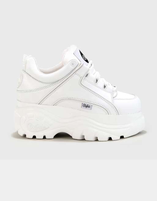 Buffalo - London - Leren sneakers met plateauzool in wit