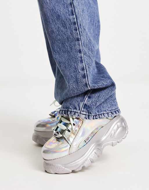 Buffalo – Silverfärgade, holografiska sneakers med hög platåsula