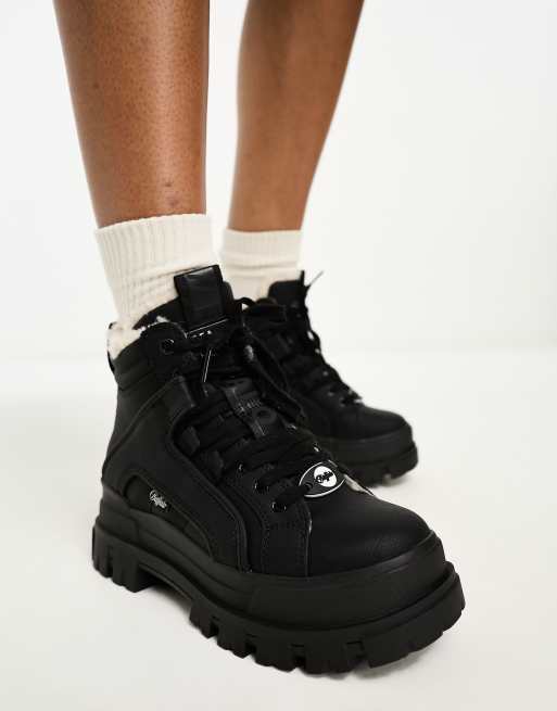 Buffalo – Svarta veganvänliga grova boots med fodrad design