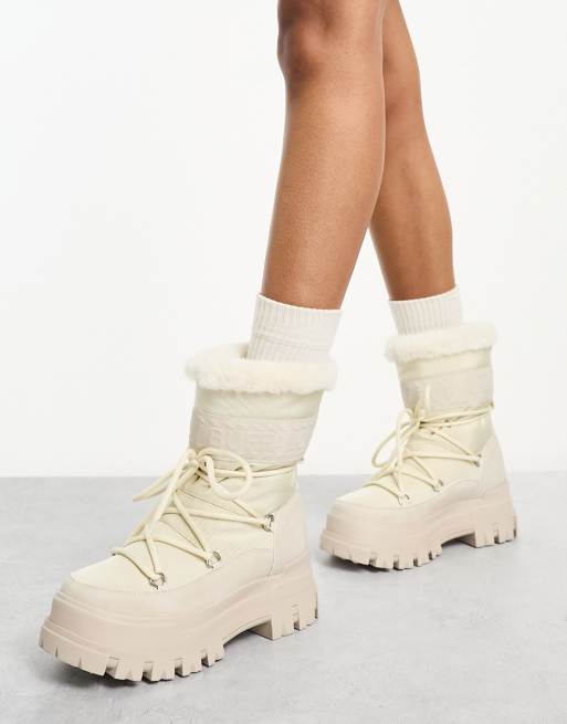 Columbia Moritza Shield snow boots in off white