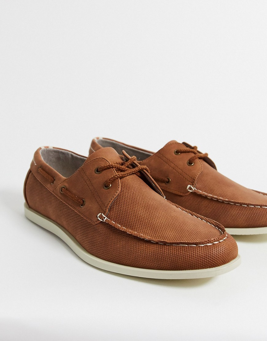 Burton Menswear boat shoes in tan-Brown