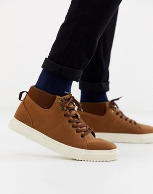 Burton Menswear - Chukka laarzen met veters in lichtbruin