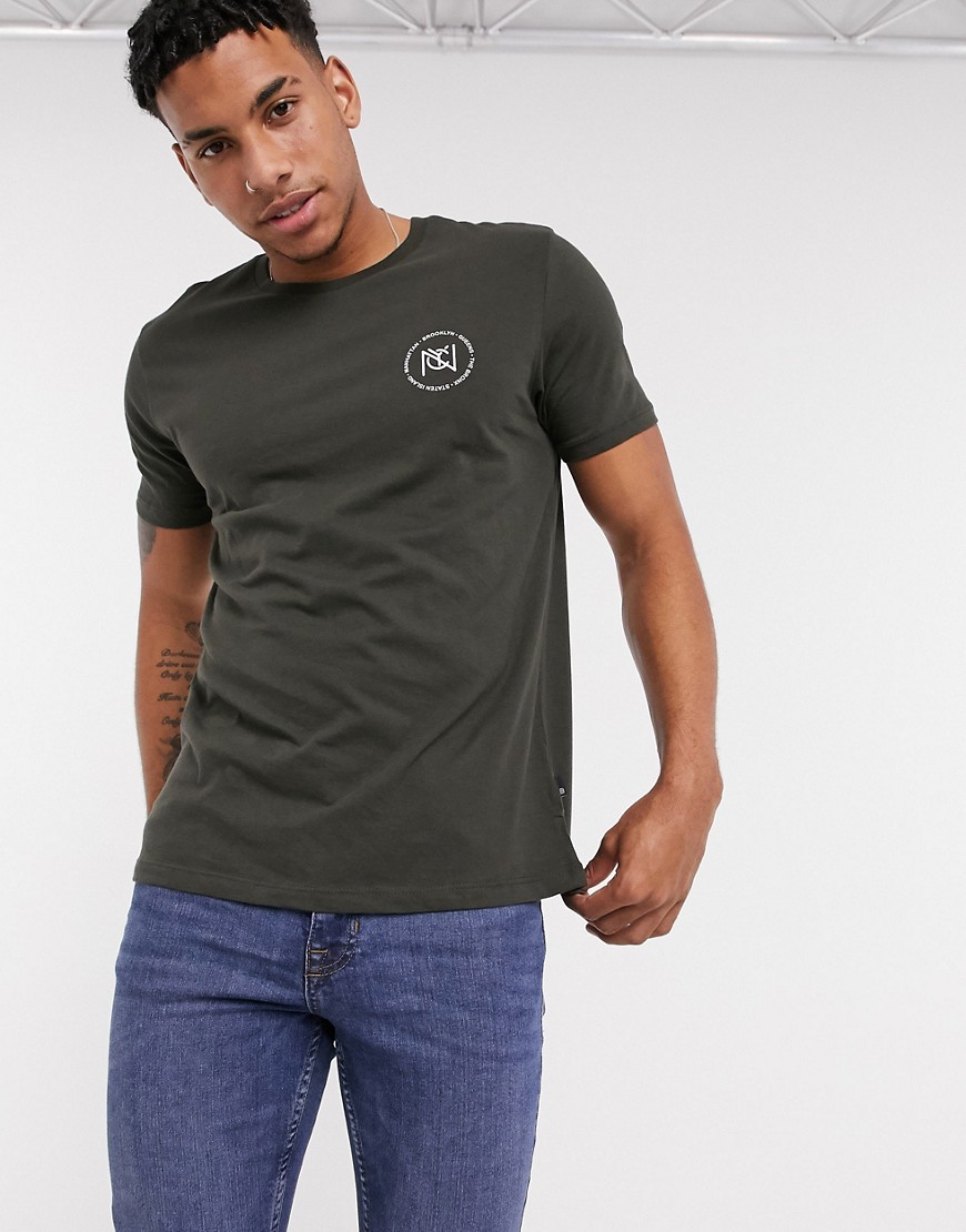 Burton Menswear – Khakifärgad t-shirt med NYC-tryck-Grön