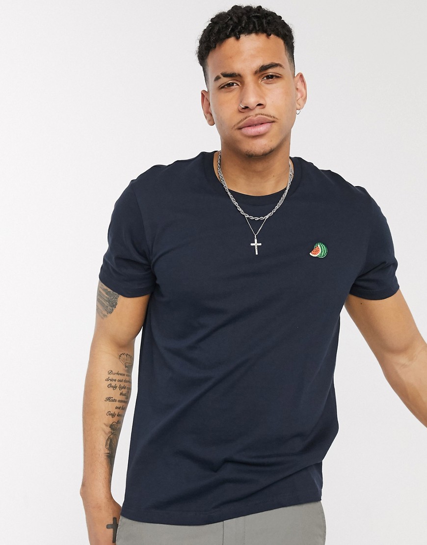 Burton Menswear – Marinblå t-shirt med broderad vattenmelon