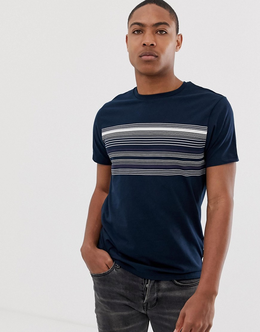 Burton Menswear – Marinblå t-shirt med ränder på bröstet