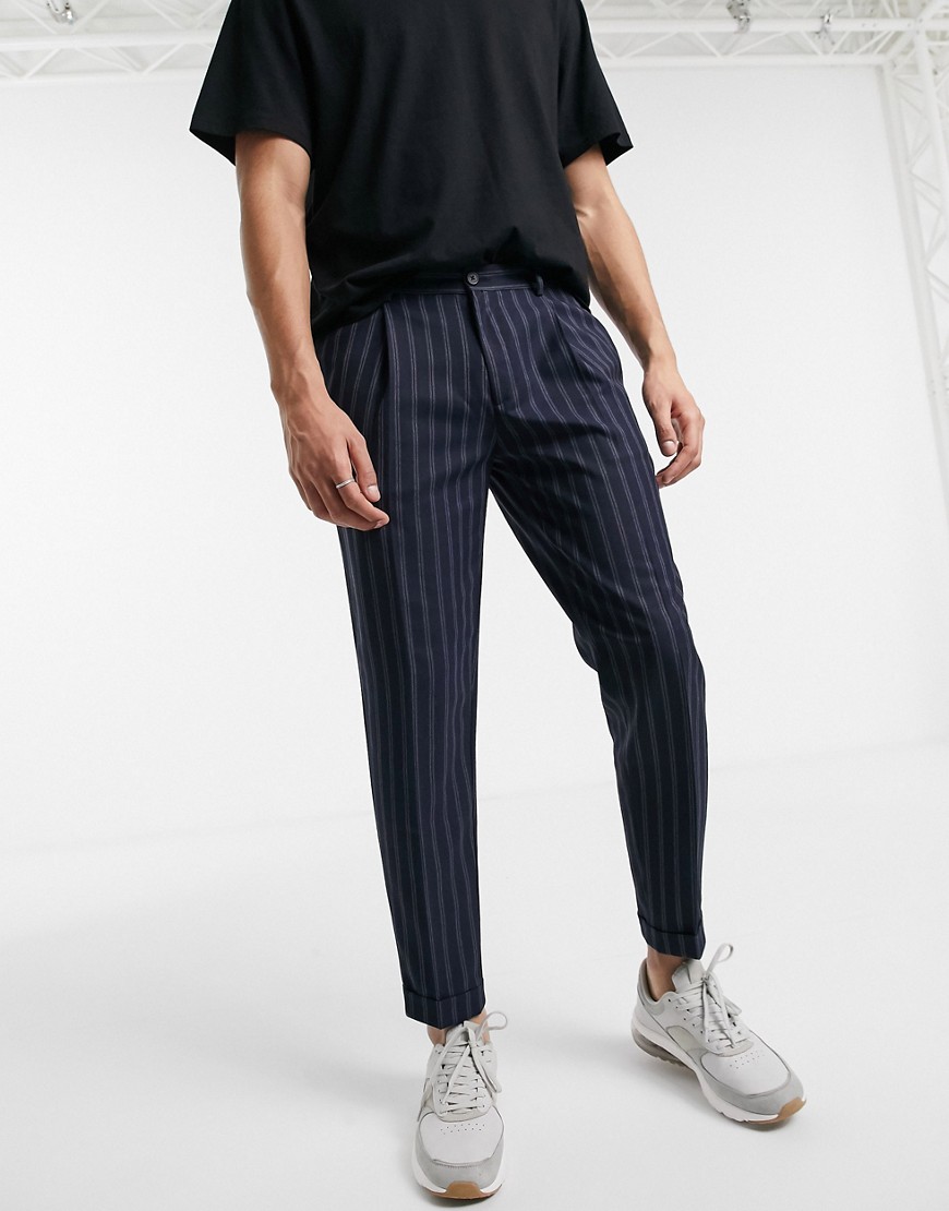 Burton Menswear - Nette broek met smaltoelopende pijpen en marineblauwe strepen