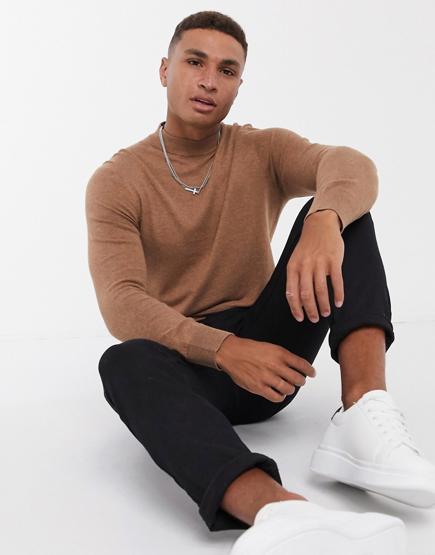 Burton Menswear – Organic – Kamelfärgad, stickad tröja med halvpolokrage-Brun