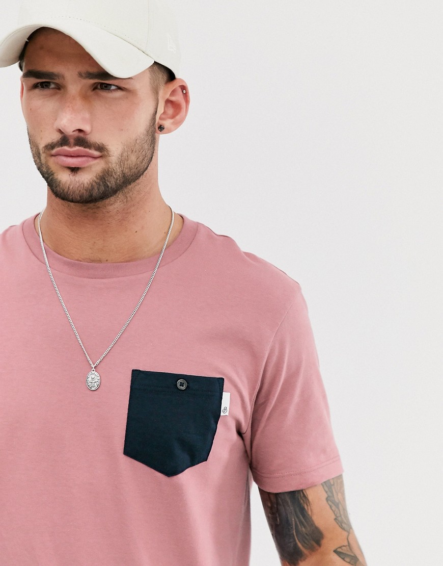Burton Menswear – Rosa ekologisk t-shirt med ficka