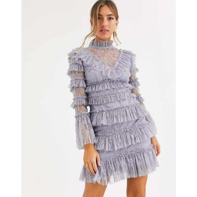 By Malina Rosa Robe courte en dentelle superpos e Gris ASOS