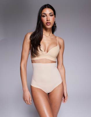 Bye Bra - Sehr stark formender Kontur-Tanga in Beige mit hohem Bund-Neutral