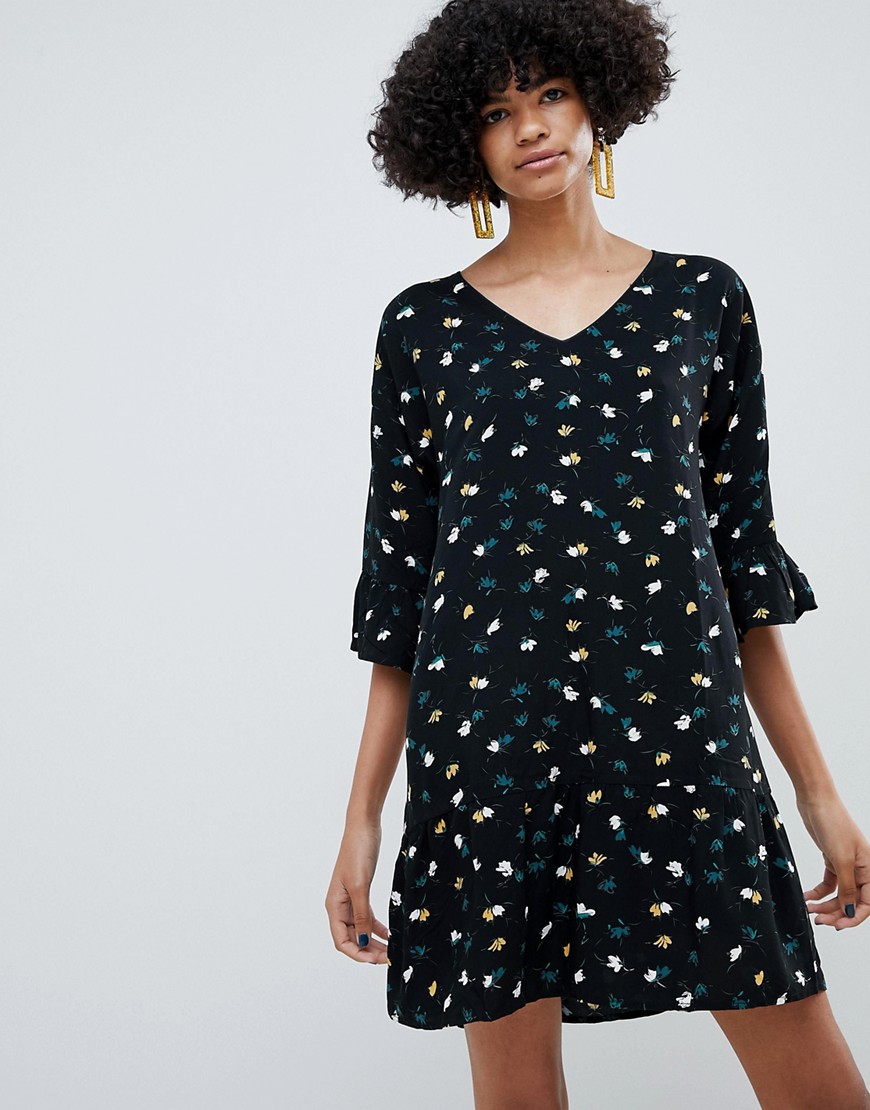 B.Young Floral Dress With Fluted Sleeve-Black