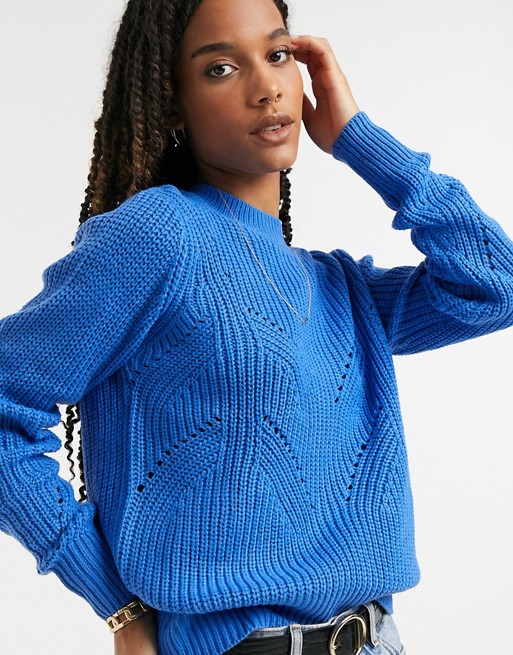 b.Young round neck jumper in blue