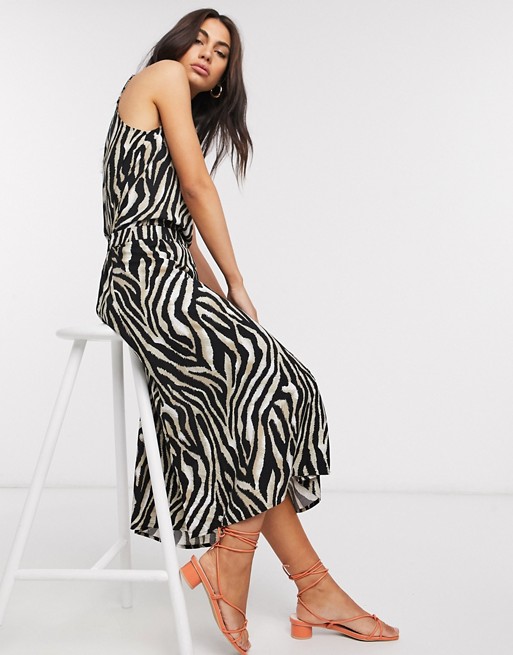 b.Young zebra print skirt