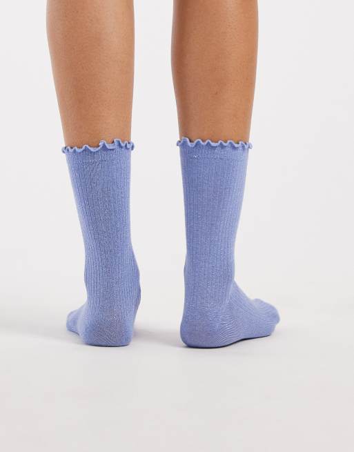 Calcetines azul buglosa con acabado de purpurina y volante de Vero Moda, 3 de 3