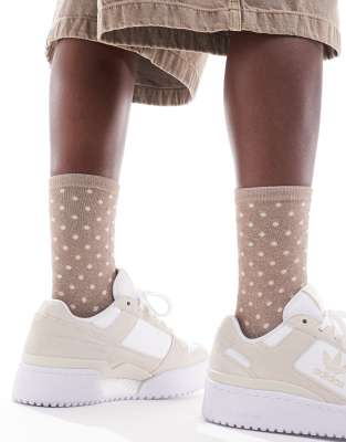 Calcetines beis con estampado de lunares efecto purpurina de Pieces - view 1