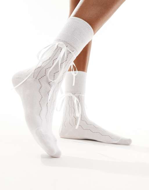 Calcetines blancos con volantes de Topshop