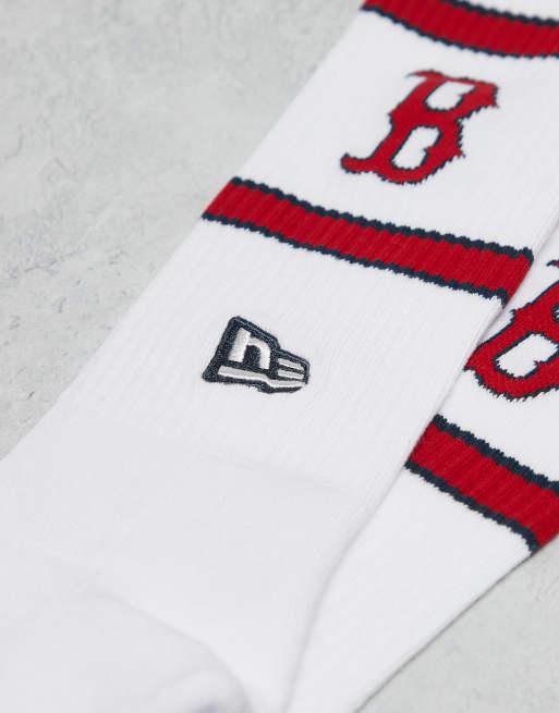 Calcetines blancos y rojos con logo de los Boston Red Sox de New Era, 2 de 3