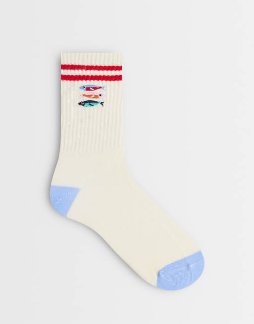 Calcetines color crema de estilo universitario con detalle de sardinas de Accessorize