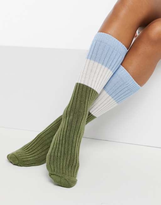 Calcetines de estar por casa altos color caqui de tejido grueso de ASOS DESIGN