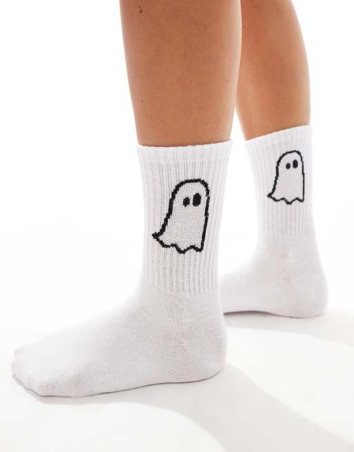 Calcetines deportivos blancos con estampado de fantasma de canalé de Vero Moda