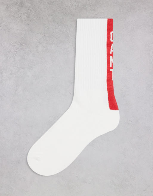Calcetines deportivos blancos con logo de texto lateral de GANT