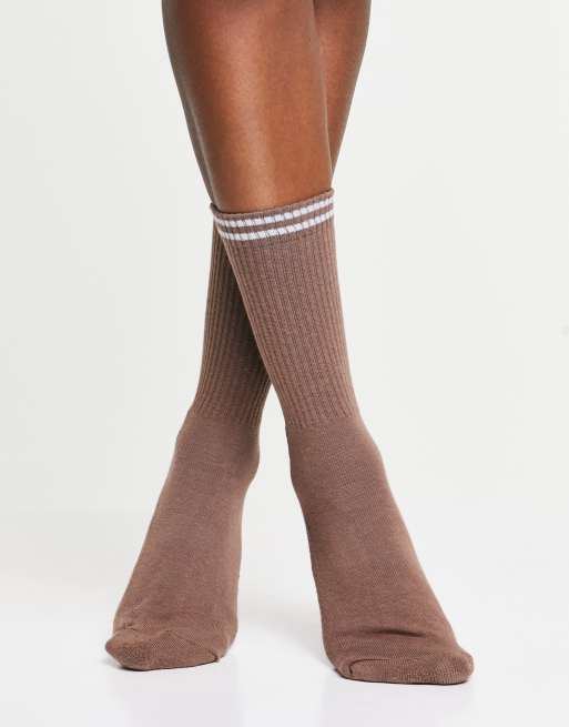 Calcetines deportivos marrones con detalle de rayas de ASOS DESIGN