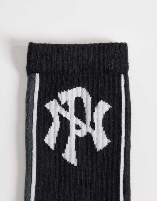 Calcetines gris carbón con texto "NYP" de No Problemo, 3 de 3