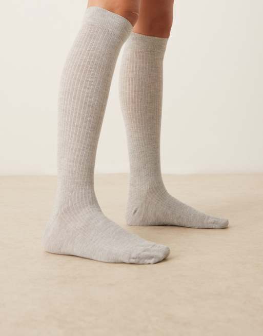 Calcetines gris claro jaspeado por la rodilla de punto fino acanalado de ASOS DESIGN