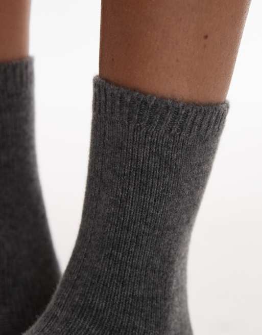 Calcetines gris oscuro de lana de cachemir pura de & Other Stories, 2 de 3