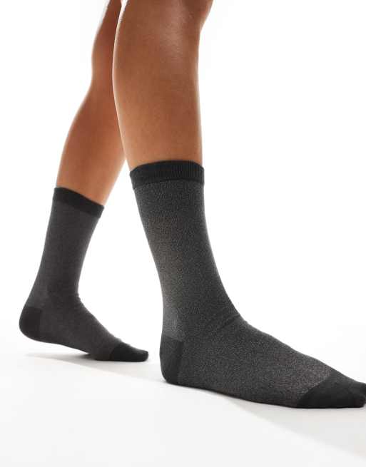 Calcetines grises con efecto purpurina de Selected Femme