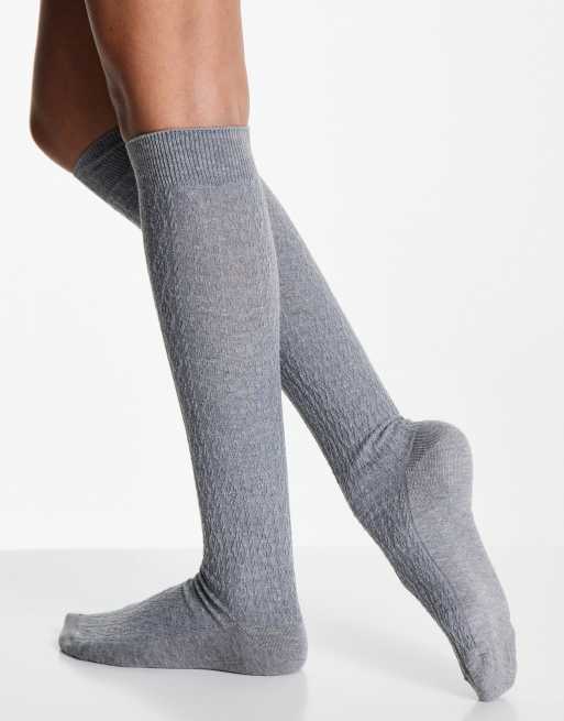 Calcetines grises hasta la rodilla de punto de ochos de ASOS DESIGN, 3 de 4
