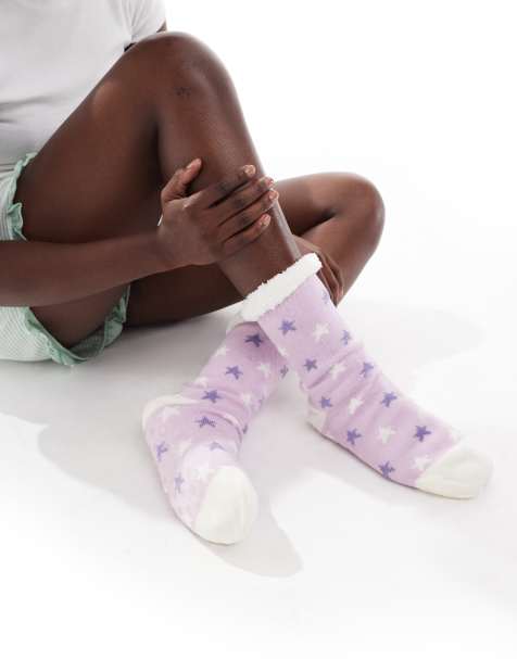 Calcetines para dormir lilas y color crudo con estampado de corazones de punto mullido de Brave Soul - view 1