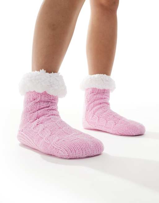 Calcetines tipo pantuflas rosa chicle de punto de ochos de chenilla con forro de sherpa de Loungeable