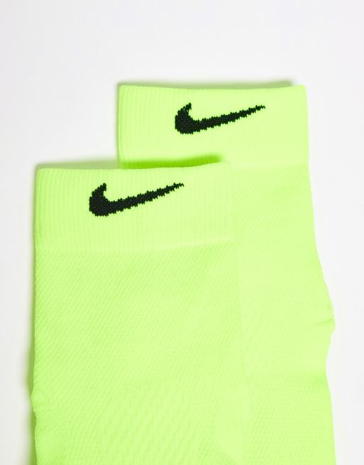 Calcetines tobilleros amarillo neón Fast de Nike Running, 2 de 3