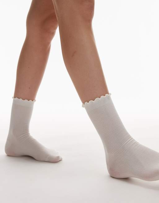 Calcetines tobilleros blancos con volantes de canalé de & Other Stories, 3 de 3