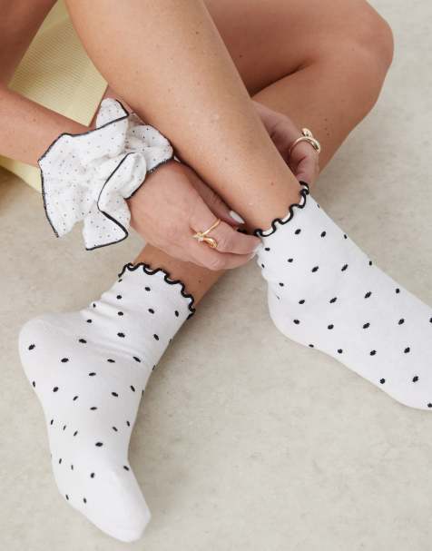Calcetines tobilleros con estampado de lunares y borde de volantes en contraste de ASOS DESIGN - view 1