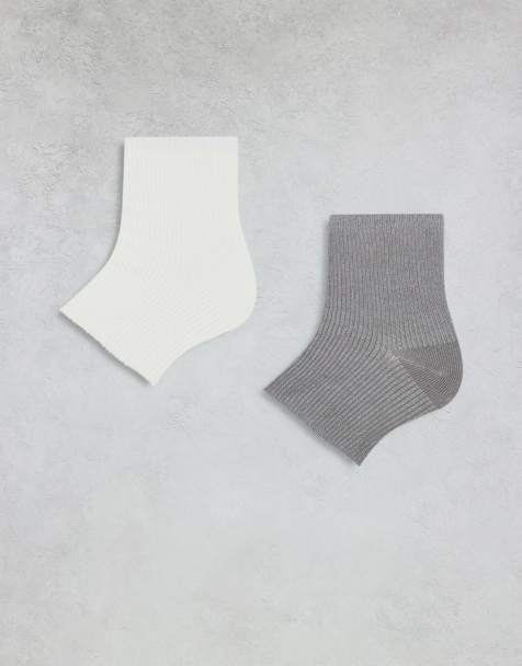 Calcetines tobilleros de color blanco y gris con puntera abierta de canalé de Mango - view 1