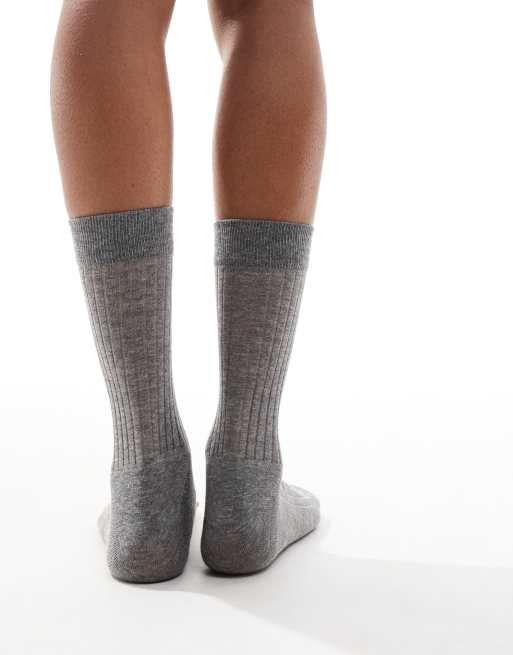 Calcetines tobilleros gris carbón de punto fino de ASOS DESIGN, 2 de 4