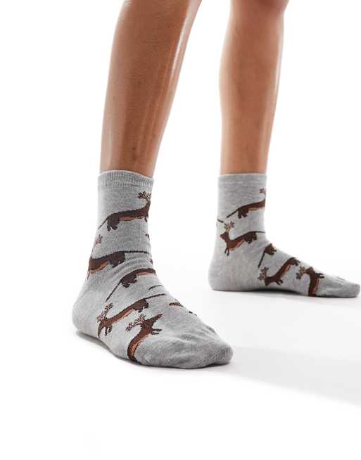 Calcetines tobilleros grises con diseño de perros salchicha de Navidad de ASOS DESIGN