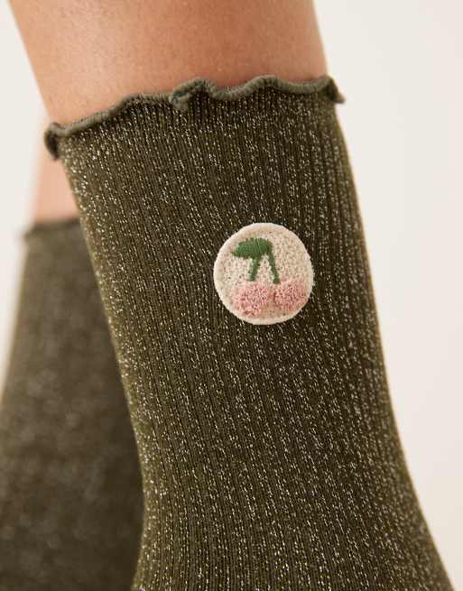 Calcetines verde oscuro con volante y detalle de cerezas de Accessorize, 2 de 3