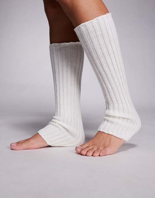 Calentadores color crema de punto acanalado exclusivos de Kaiia