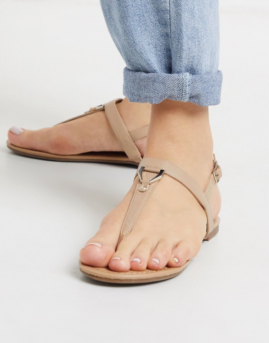 Call It Spring – Jadene – Beigea platta sandaler med tårem-Guldbrun