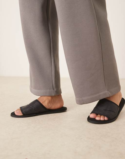 Calvin Klein all-over print slip-on slippers in black, 4 of 4