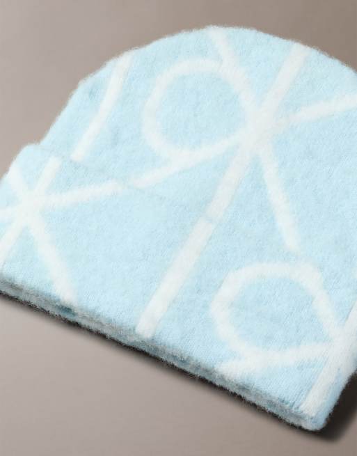 Calvin Klein – Angeraute Strickmütze in Eisblau mit Emblem-Print, 3 von 3