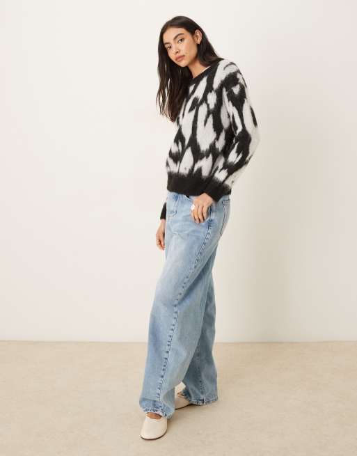 Calvin Klein – Angerauter Pullover in Schwarz und Weiß mit verzerrtem Muster, 2 von 4