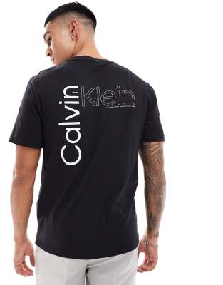 angled back logo T-shirt in black