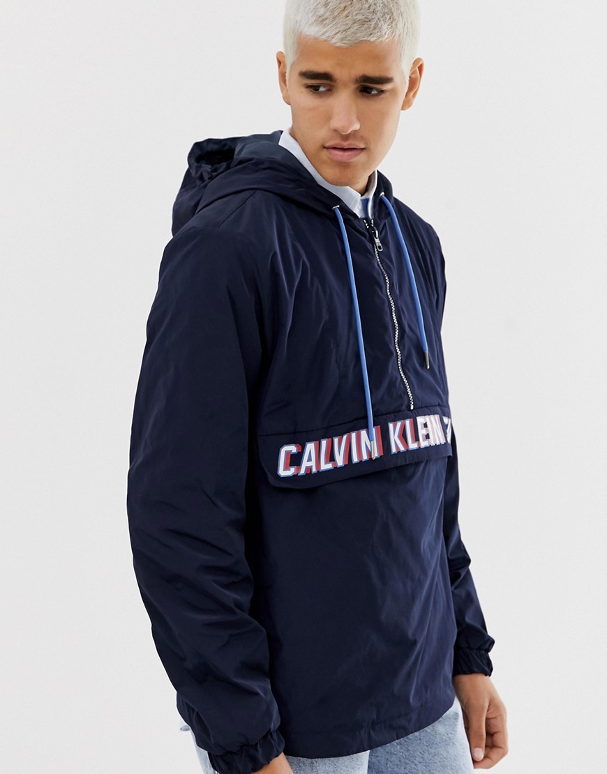 Calvin Klein – Anorak med huva i nylon-Marinblå