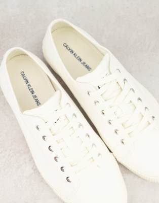 How to clean outlet white superga canvas shoes