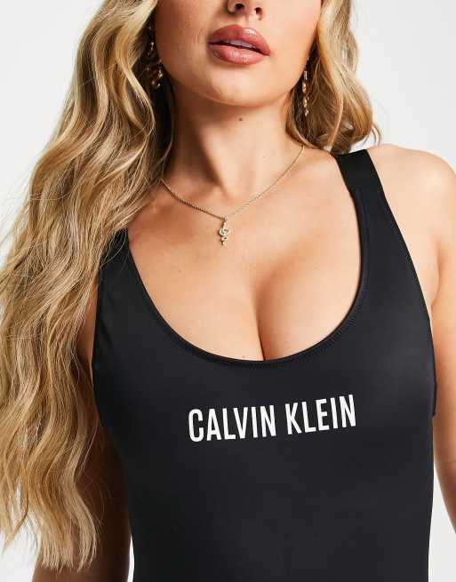 Calvin Klein – Badeanzug in Schwarz mit U-Ausschnitt und hohem Beinausschnitt , 3 von 4