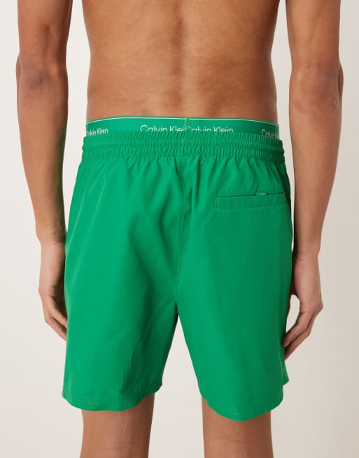 Calvin Klein – Badeshorts in Grün mit Logobund und Kordelzug, 5 von 5